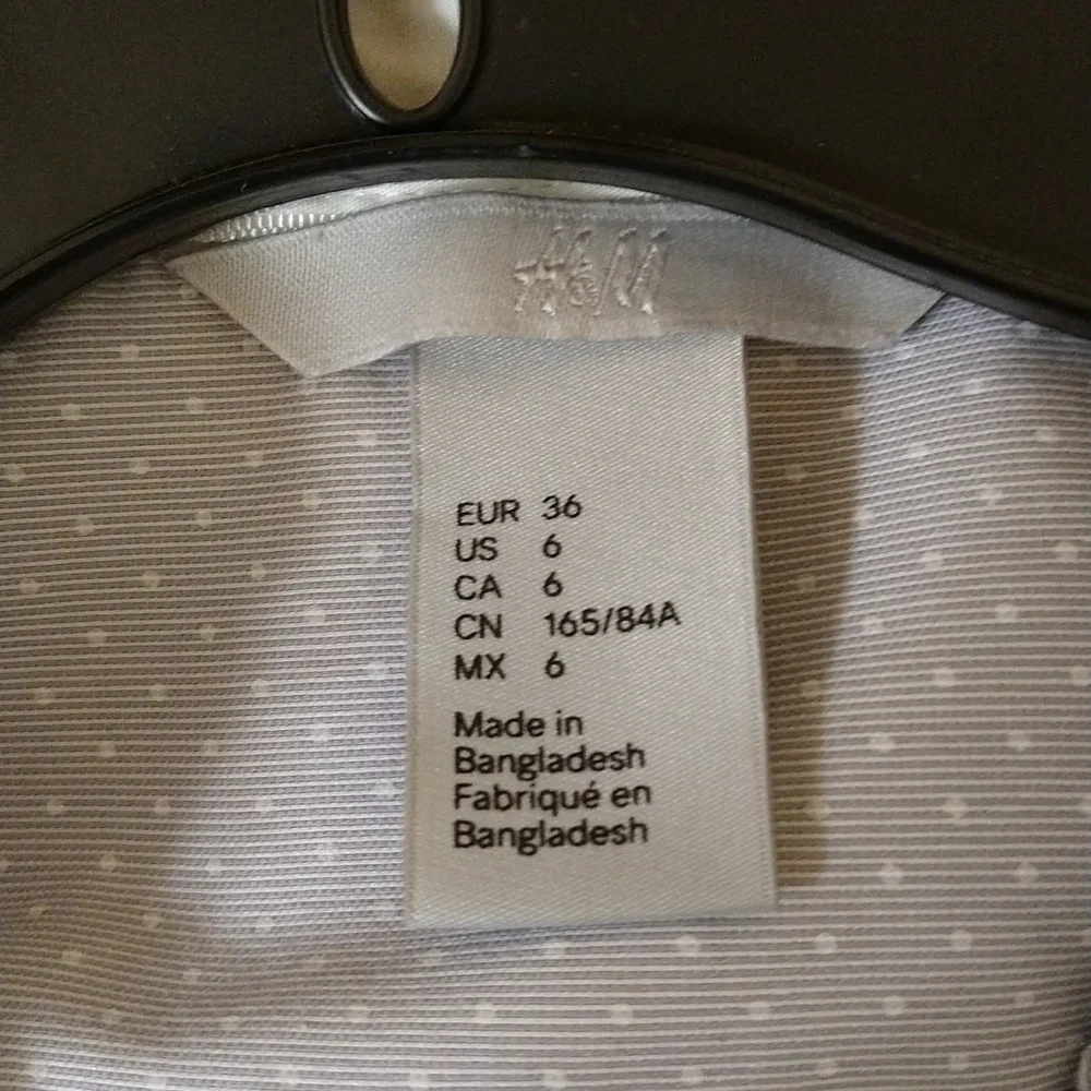 H&M Women's Button Down Blouse - Picture 4 of 4